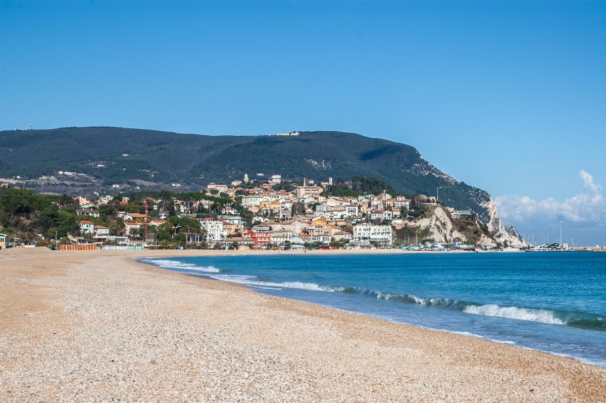 sirolo monte conero conero spiaggia