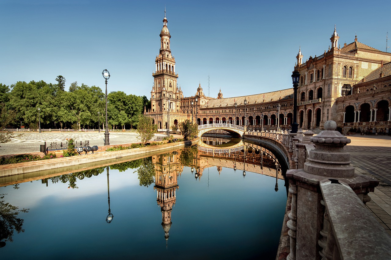 vista notturna di Siviglia