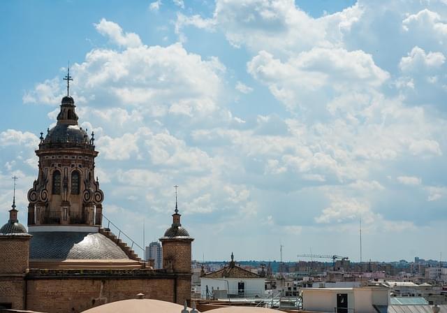 siviglia spagna cielo chiesa 1