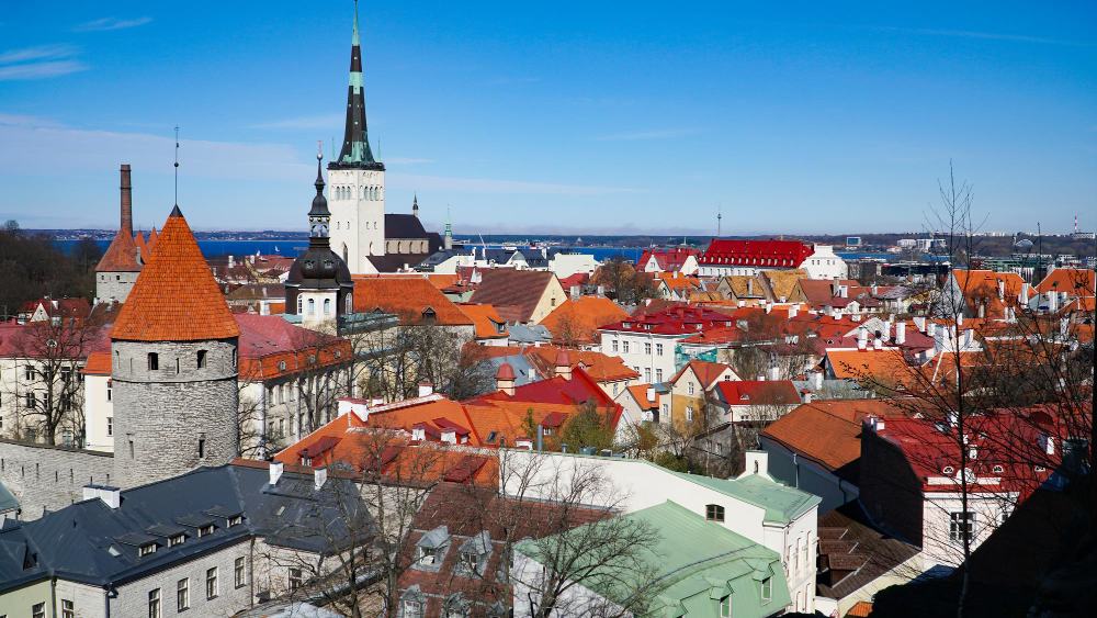 skyline di tallinn estonia veduta aerea dell estonia citta vecchia di tallinn estonia