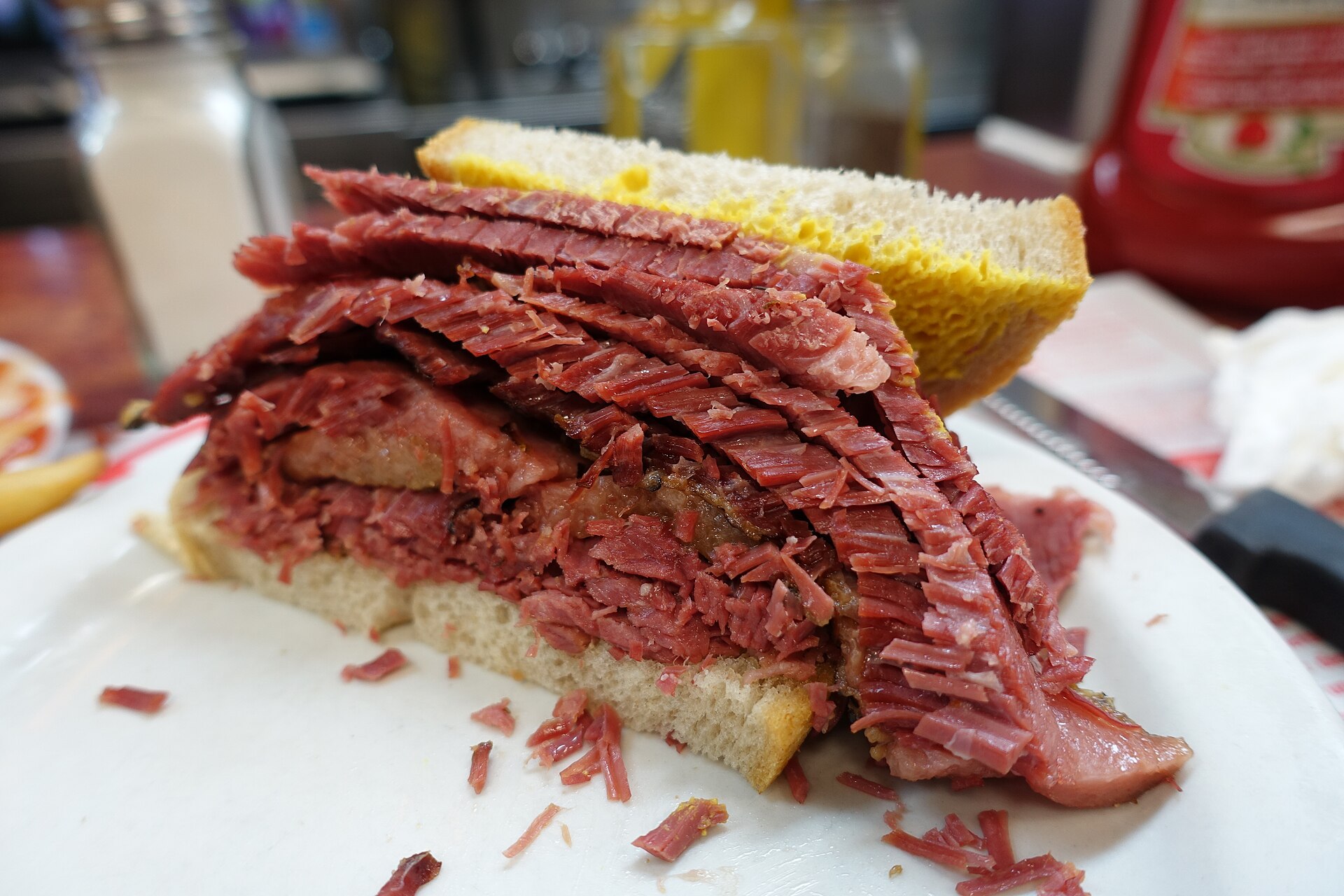 smokedmeatsandwichschwartz sdelileplateaumontreal 29912145724 1