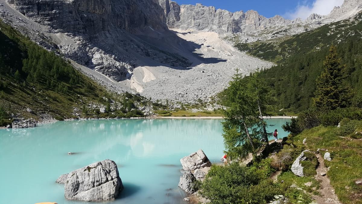 sorapis lago dolomiti alpi italiane