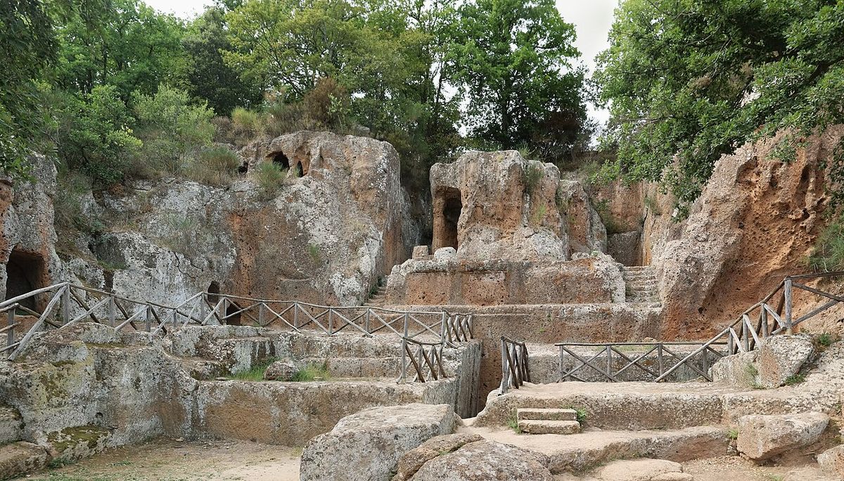 sovana l area archeologica citta tufo - foto di ingo mehling