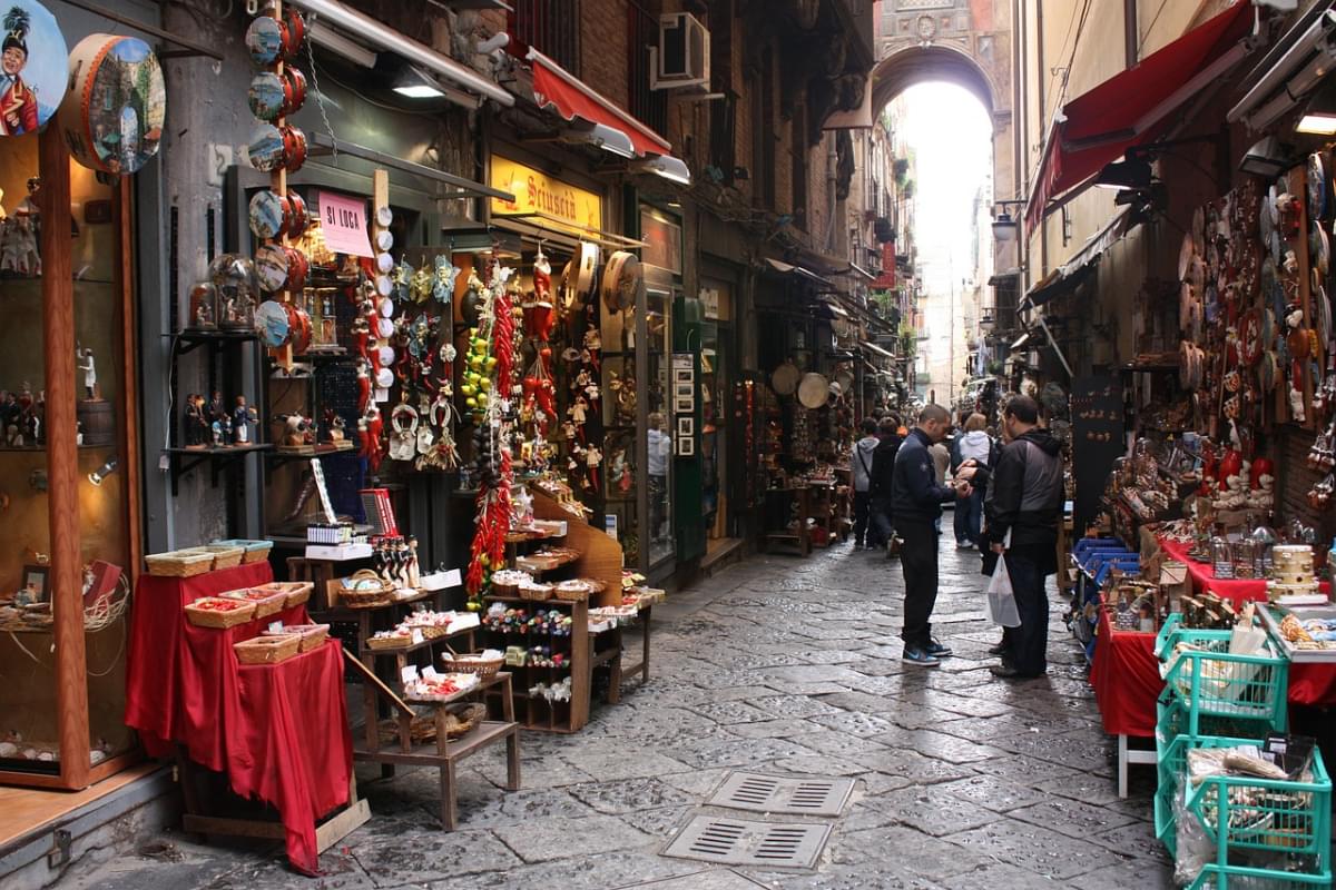 spaccanapoli via san gregorio armeno