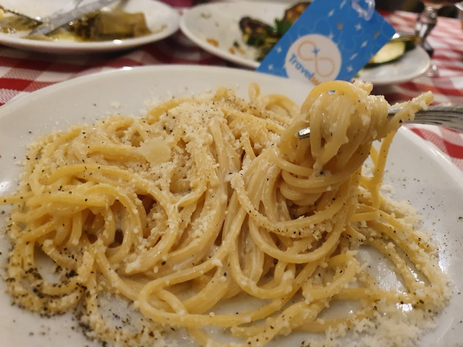 spaghetti cacio e pepe