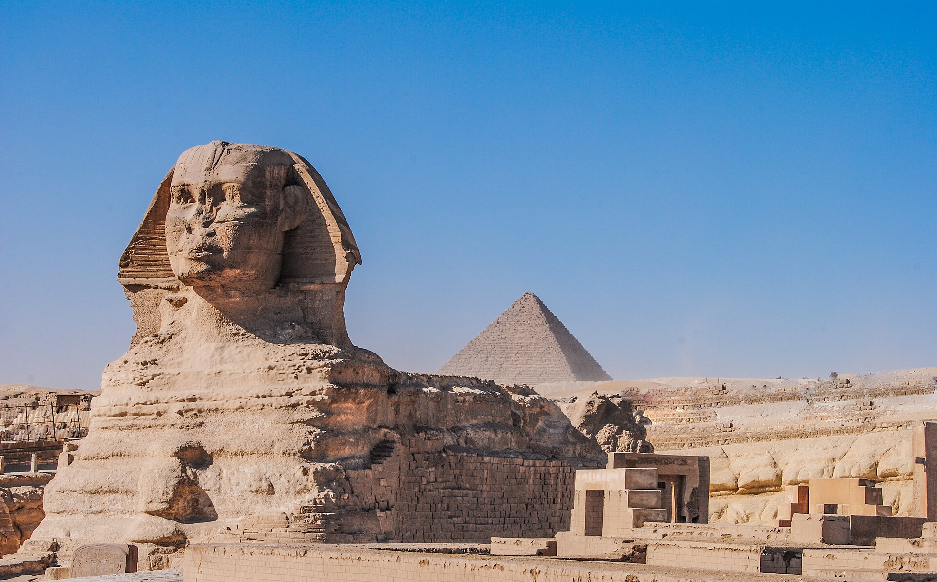 sphinxwiththethirdpyramid