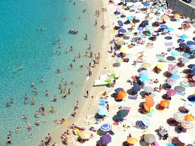 spiaggia della rotonda tropea vista dall'alto