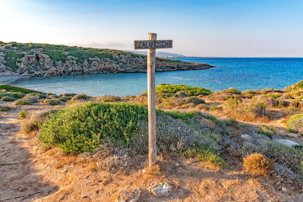 spiaggia di calamosche in sicilia italia nel rifugio naturale di vendicari