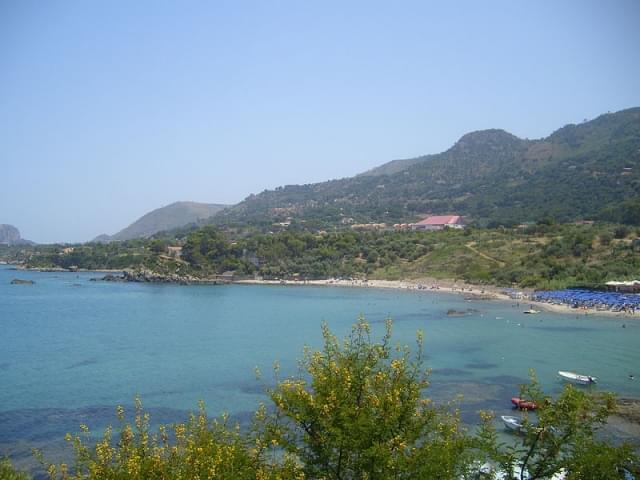 spiaggia di mazzaforno cefalu