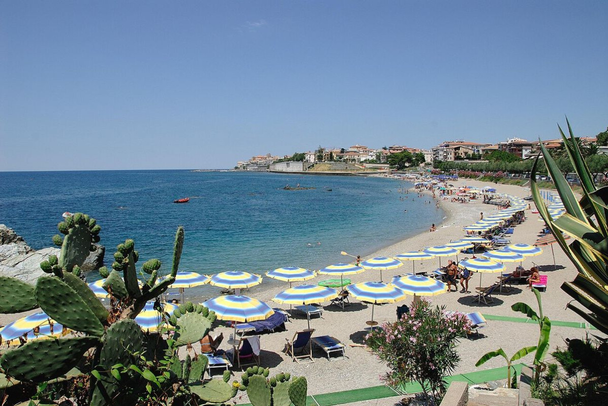 spiaggia grande lungomare nuovo diamante - foto di eugenio magurno, diamante, italy