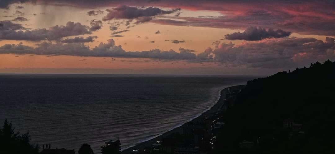 spiaggia kvariati batumi - foto di lukas kaladze