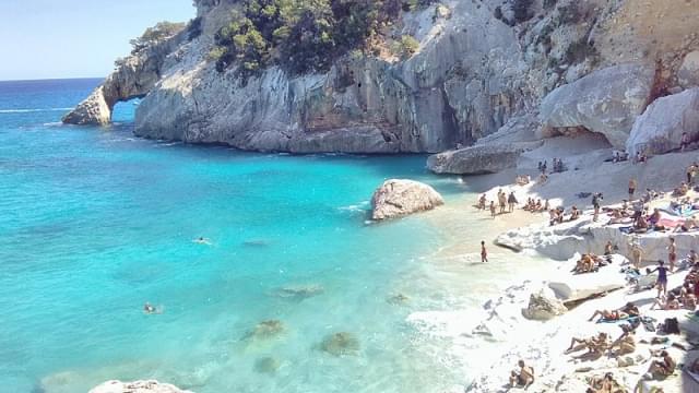 spiaggia libera di cala goloritz sardegna