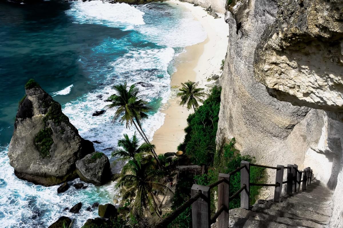 spiaggia mare nusa penida indonesia 1