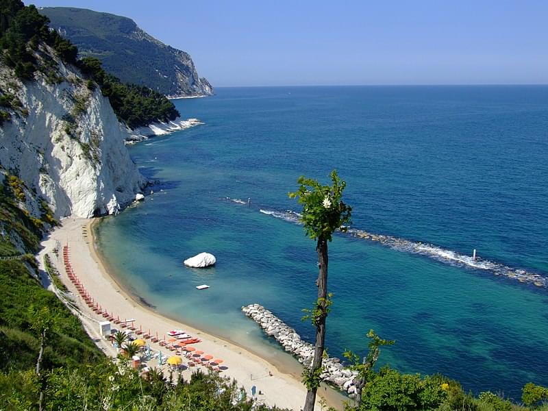 spiaggia numana dintorni