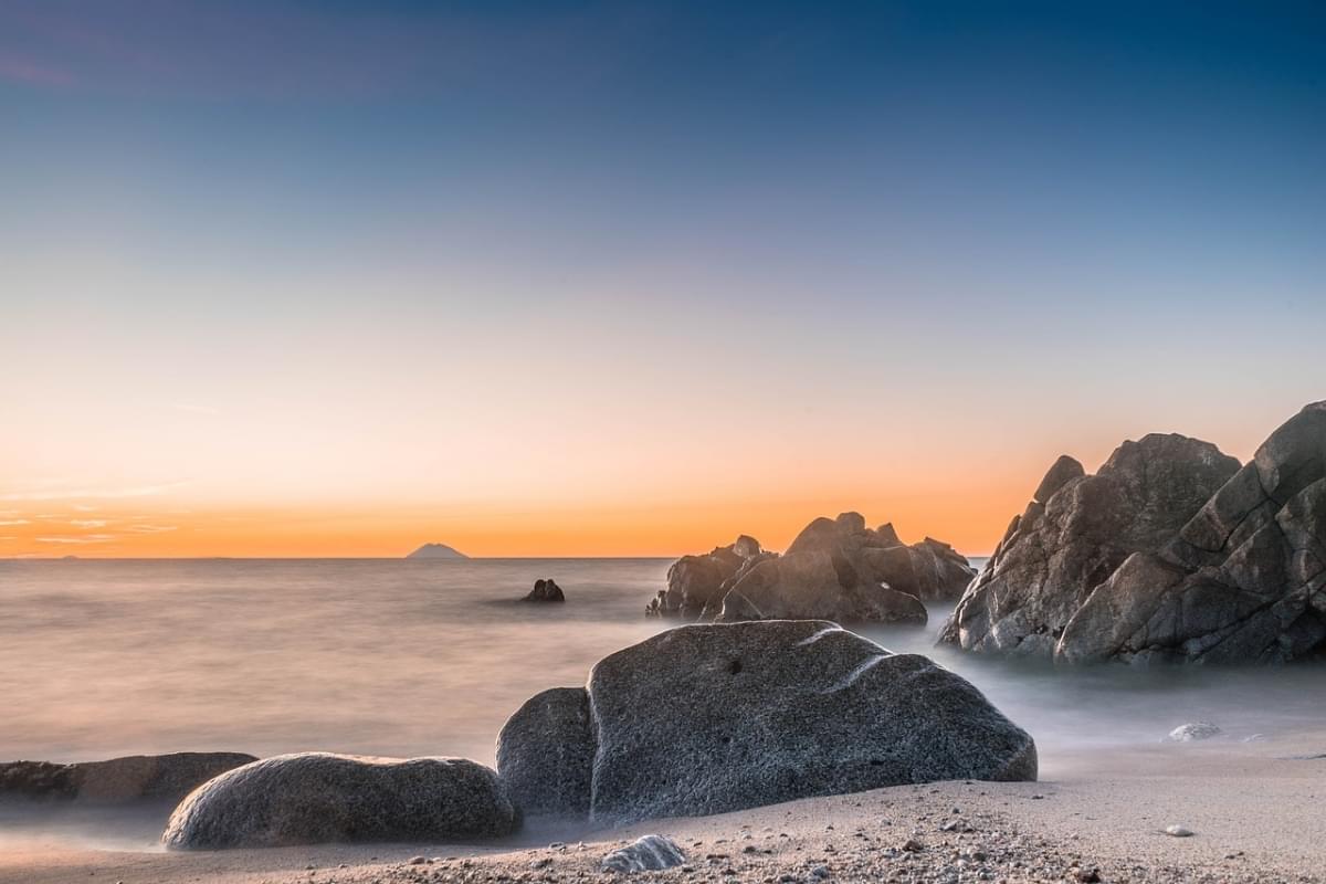 spiaggia onda italia stromboli