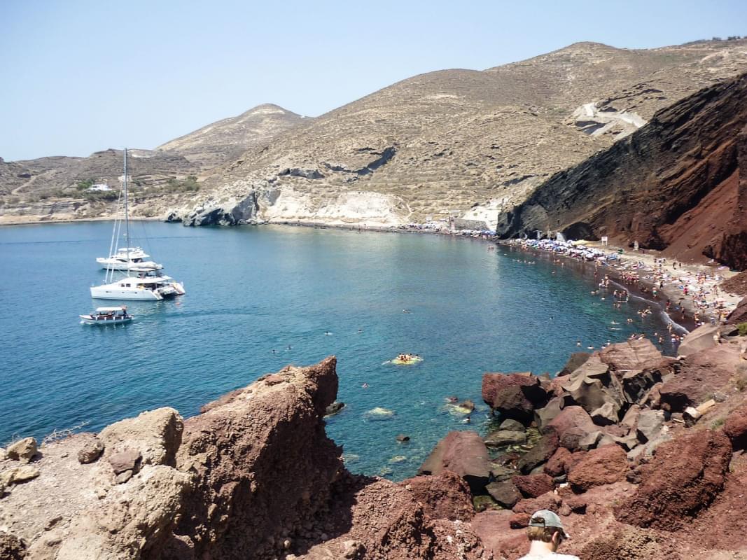 spiaggia rossa santorini grecia