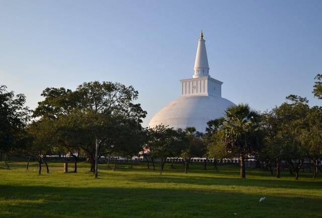 sri lanka anuradhapura stupa bianco