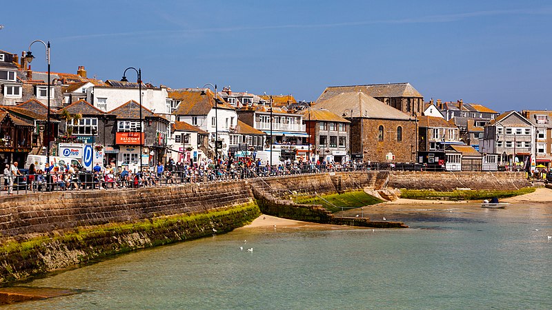 st ives cornwall harbour promenade