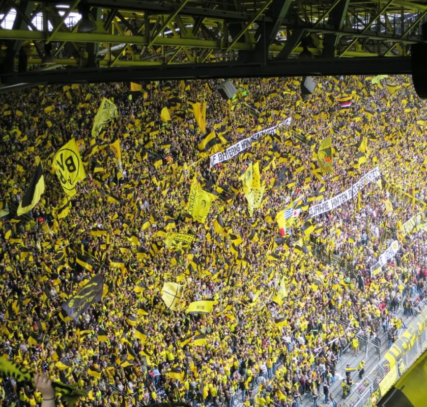 stadio borussia dortmund muro giallo