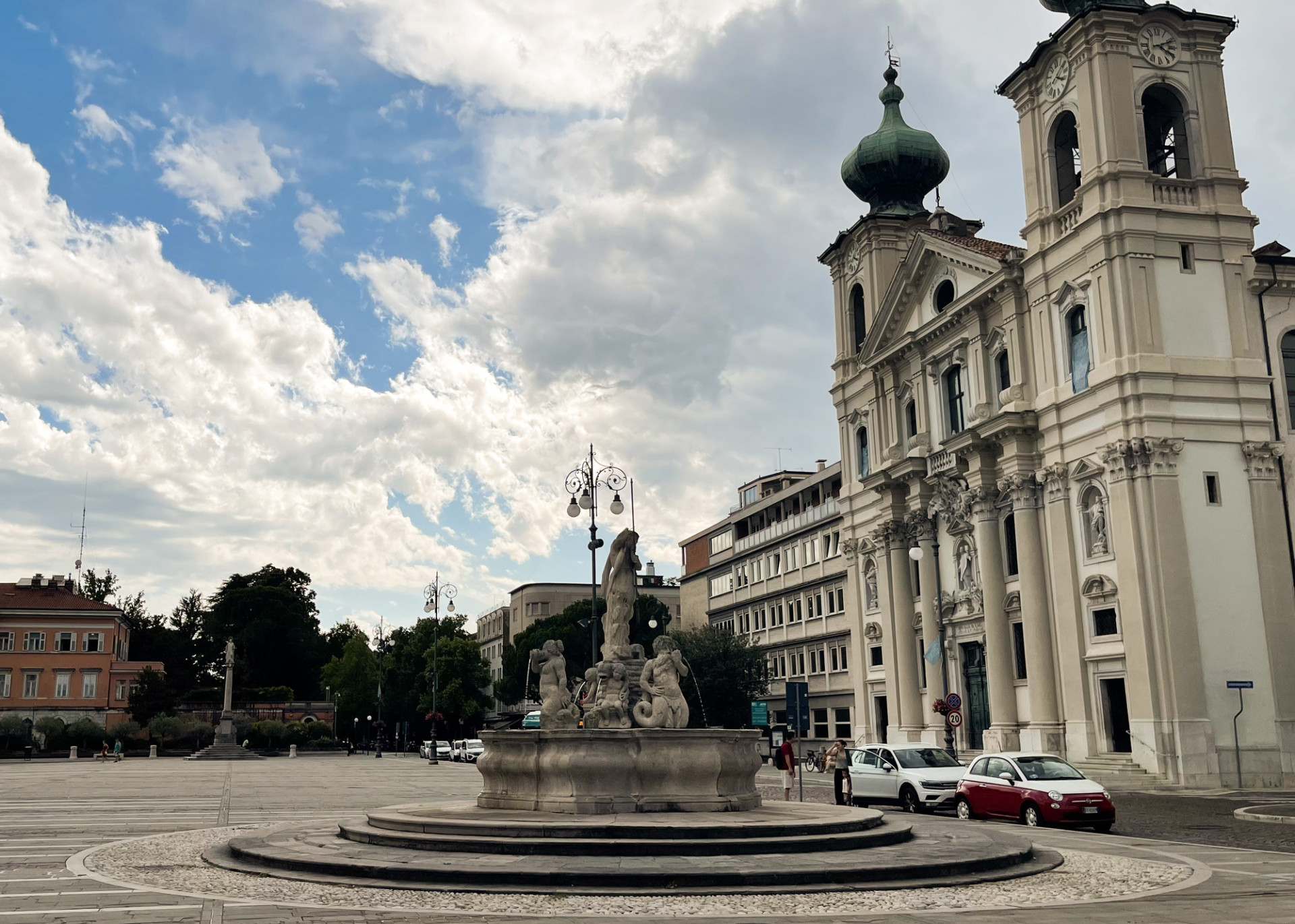 statua del nettuno e chiesa di sant ignazio