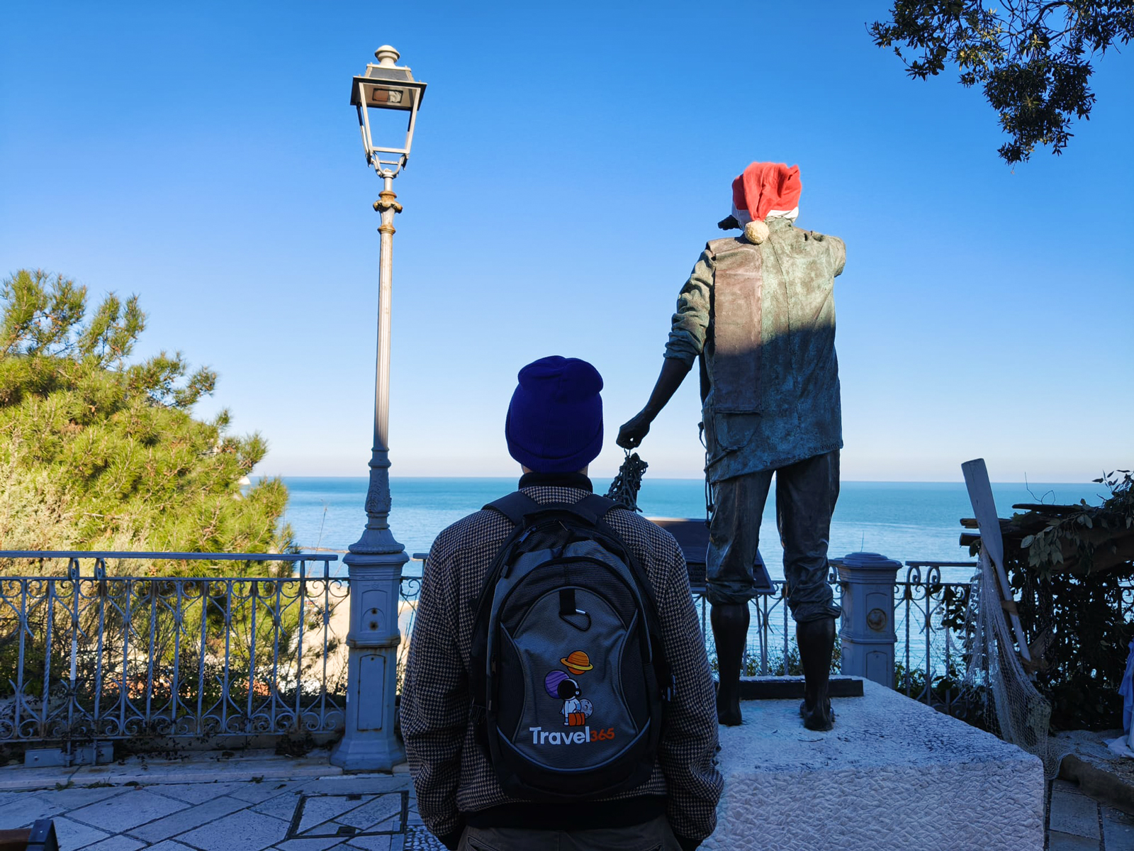 statua del pescatore riviera del conero