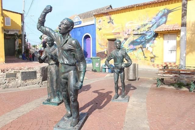 statues in plaza de la trinidad
