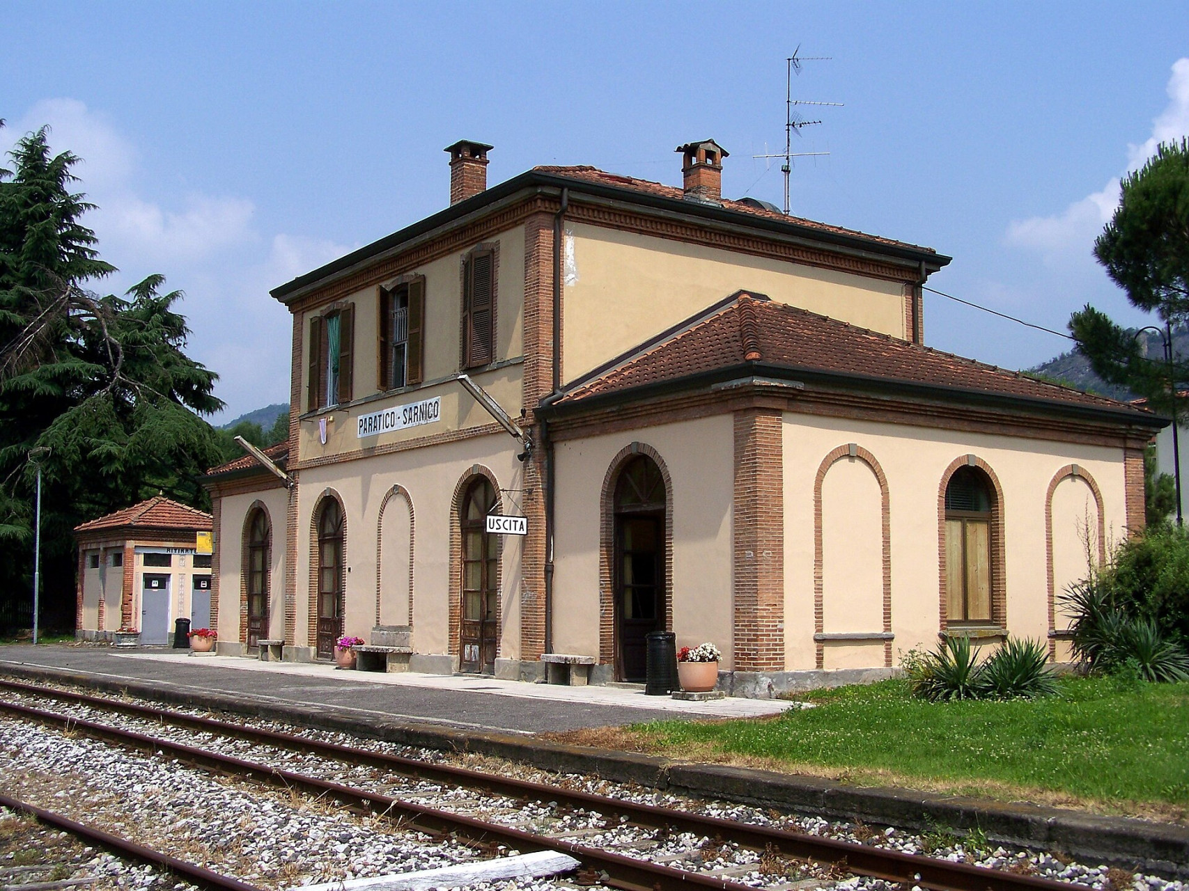 stazionediparaticosarnicolatoferrovia20080622