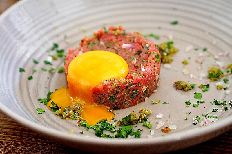 /foto/steak tartare, una delle portate top di andorra