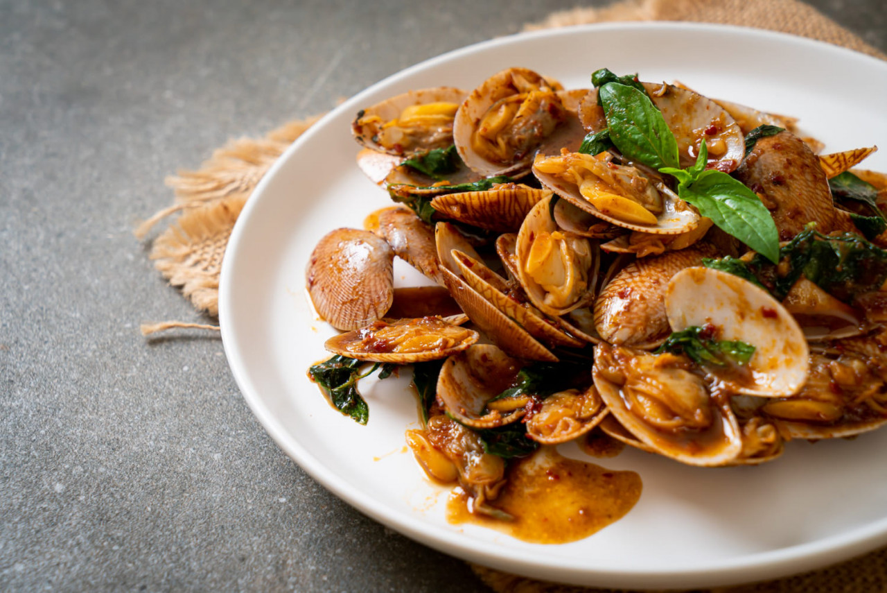 stir fried clams with roasted chilli paste