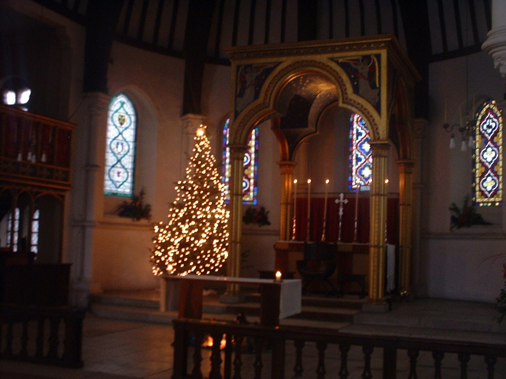 Messa di Natale solenne nella chiesa storica di Londra