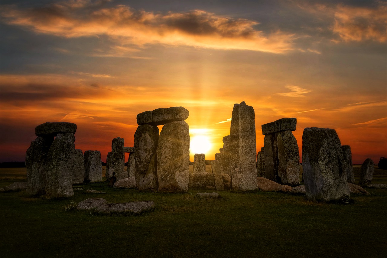 stonehenge al tramonto