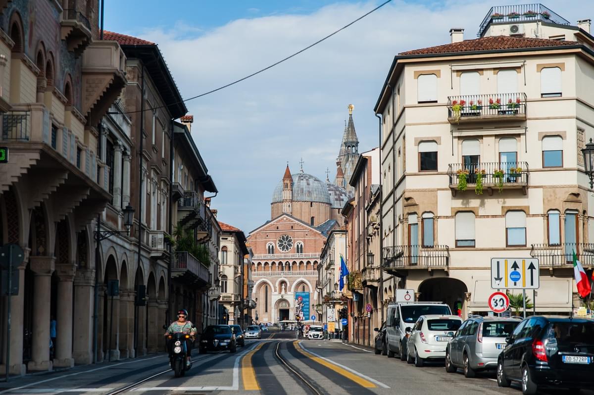 strada tram e motorino