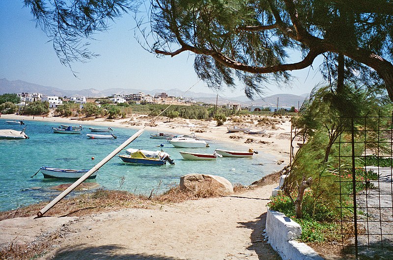 strand mit booten in agia anna naxos