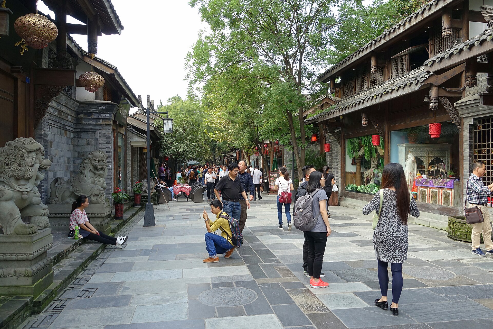 streetscene kuanzhaialleys chengdu china dsc05311