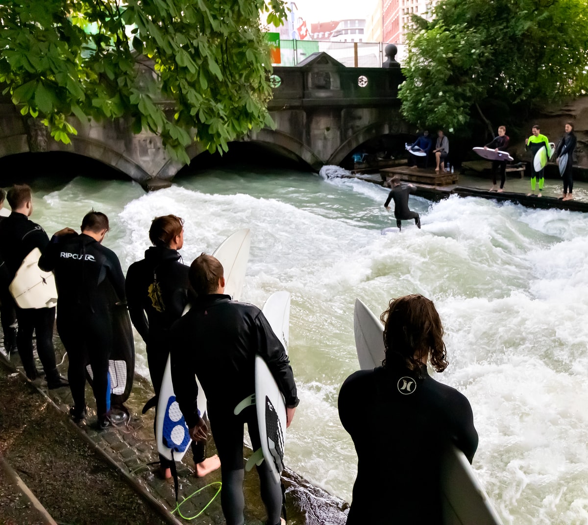 surfers a monaco englisher garten eisbach