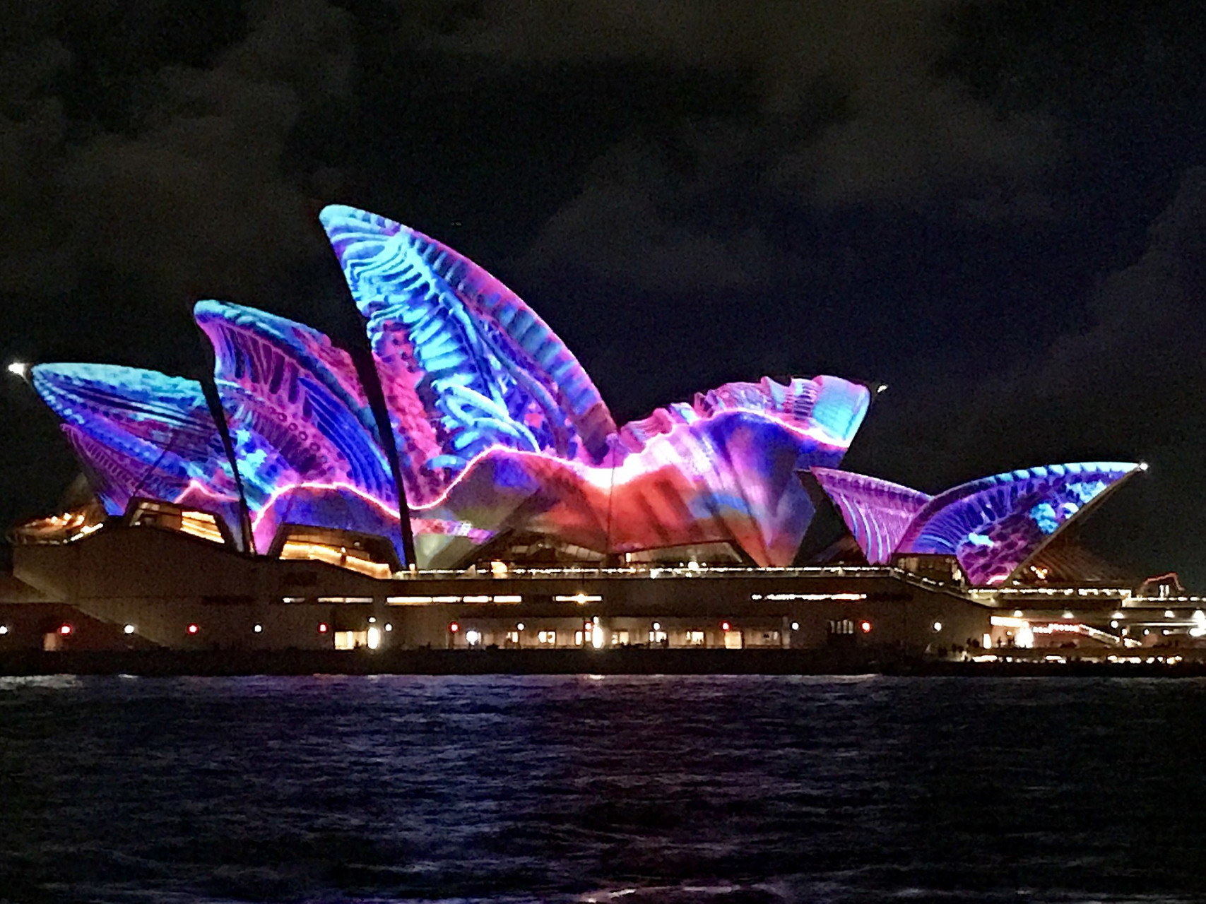 sydneyoperahouseatnightduringvividsydney2017 07