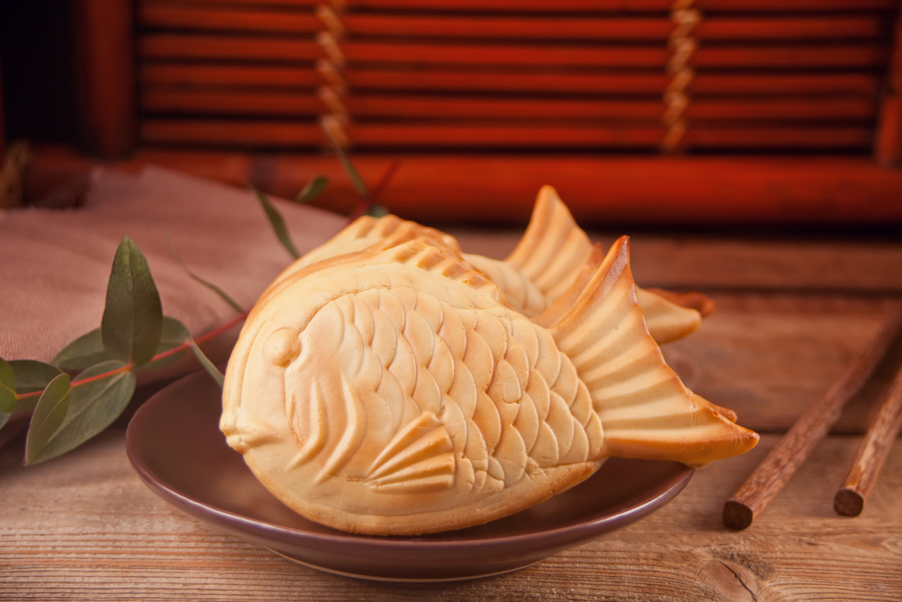 taiyaki japanese street food fish shaped sweet filling waffle wooden table
