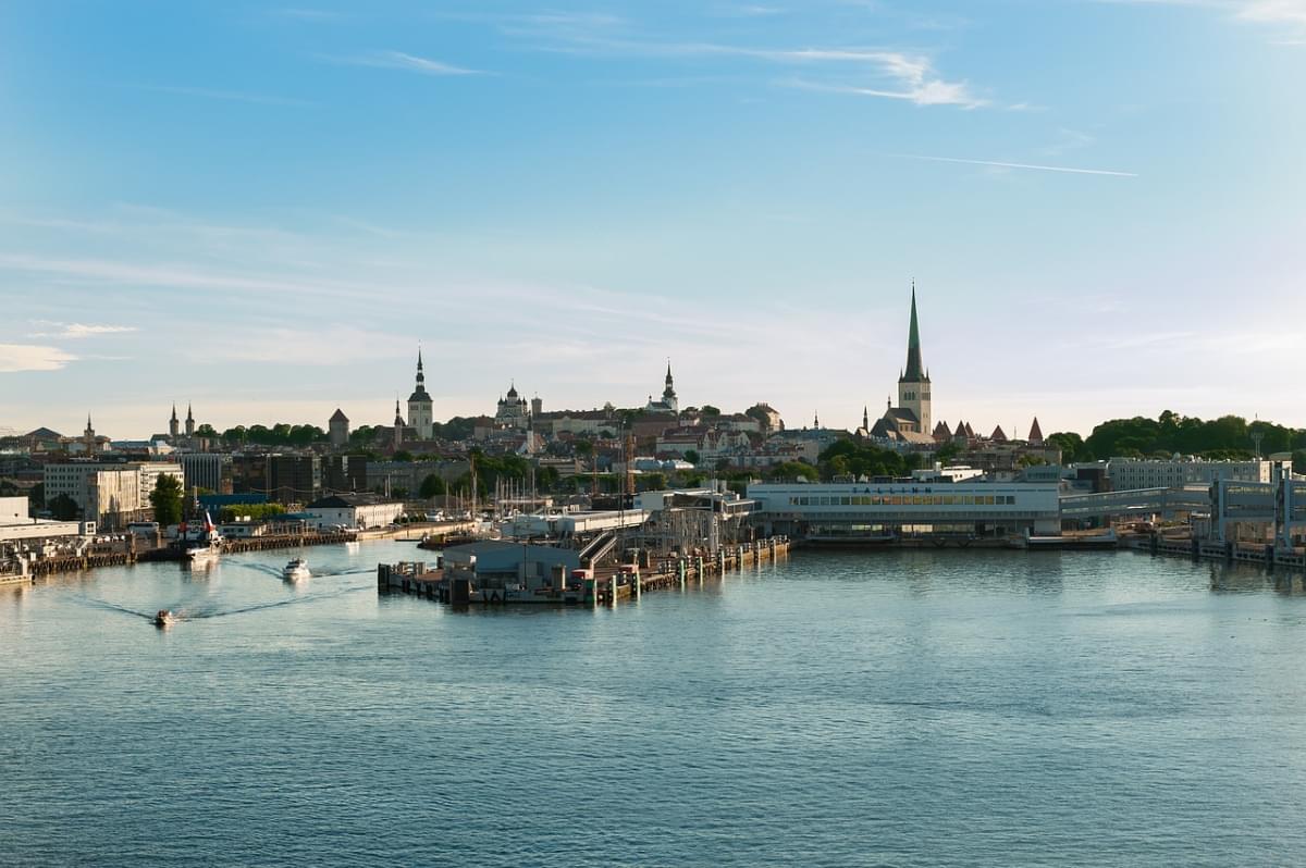 tallin estonia skyline mare cielo