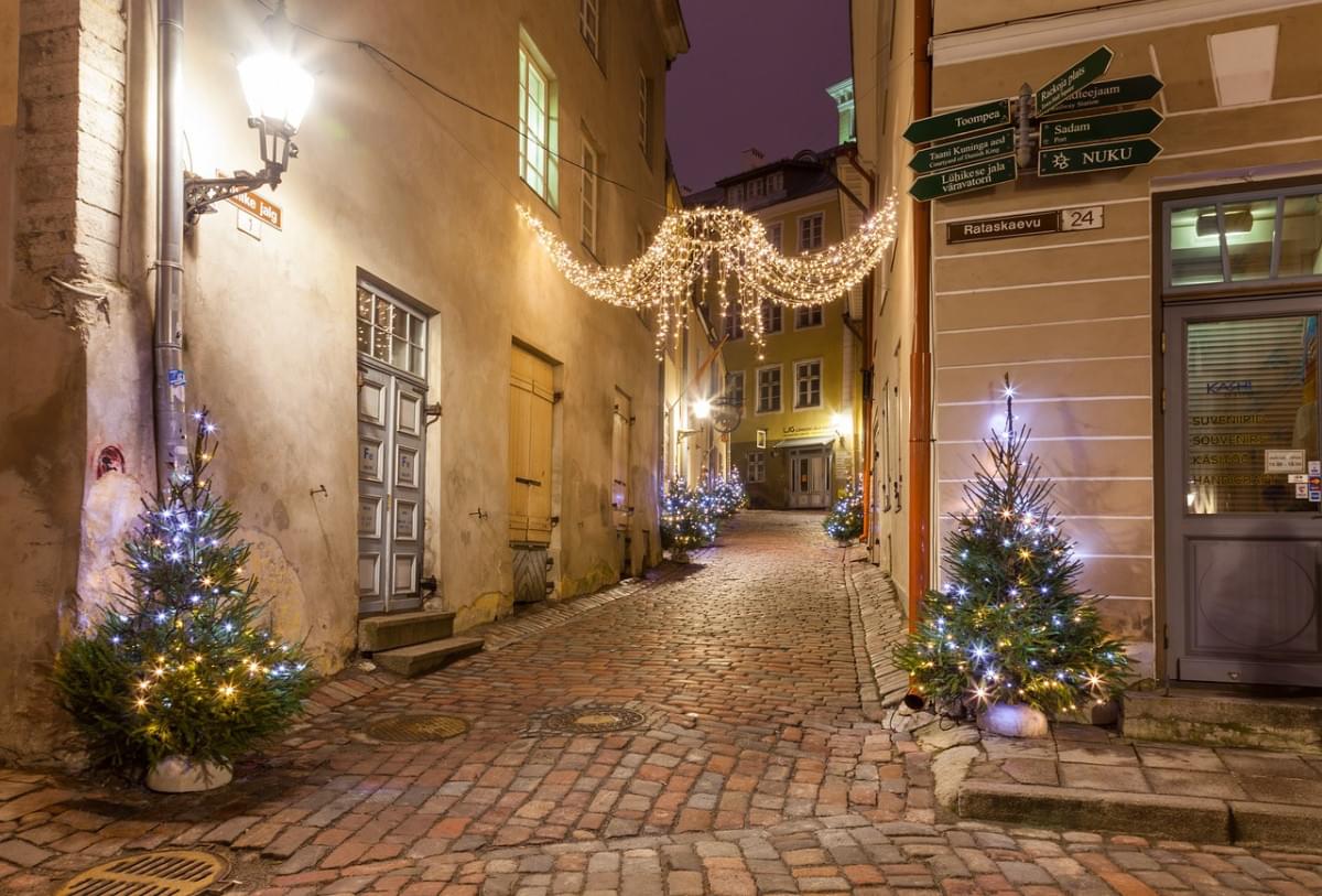 tallinn strade luci