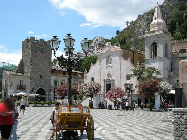 piazza 9 aprile taormina