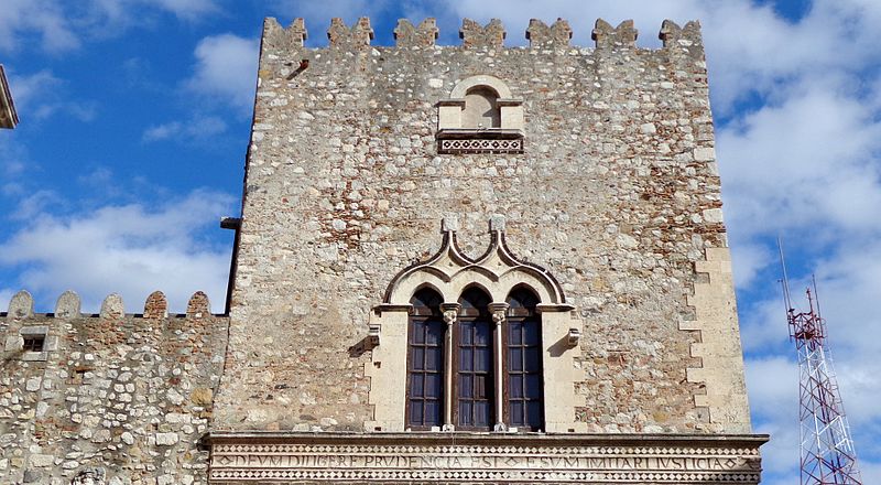 taormina palazzo corvaja trifora