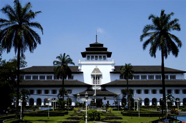 tempat wisata di bandung gambar gedung sate