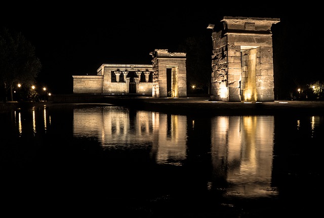 tempio egitto notte penombra luce