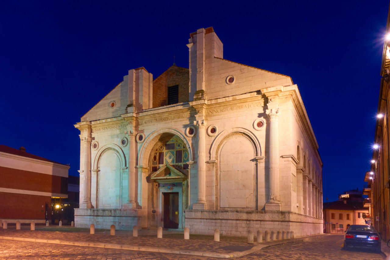 tempio malatestiano malatesta temple cathedral church rimini night italy