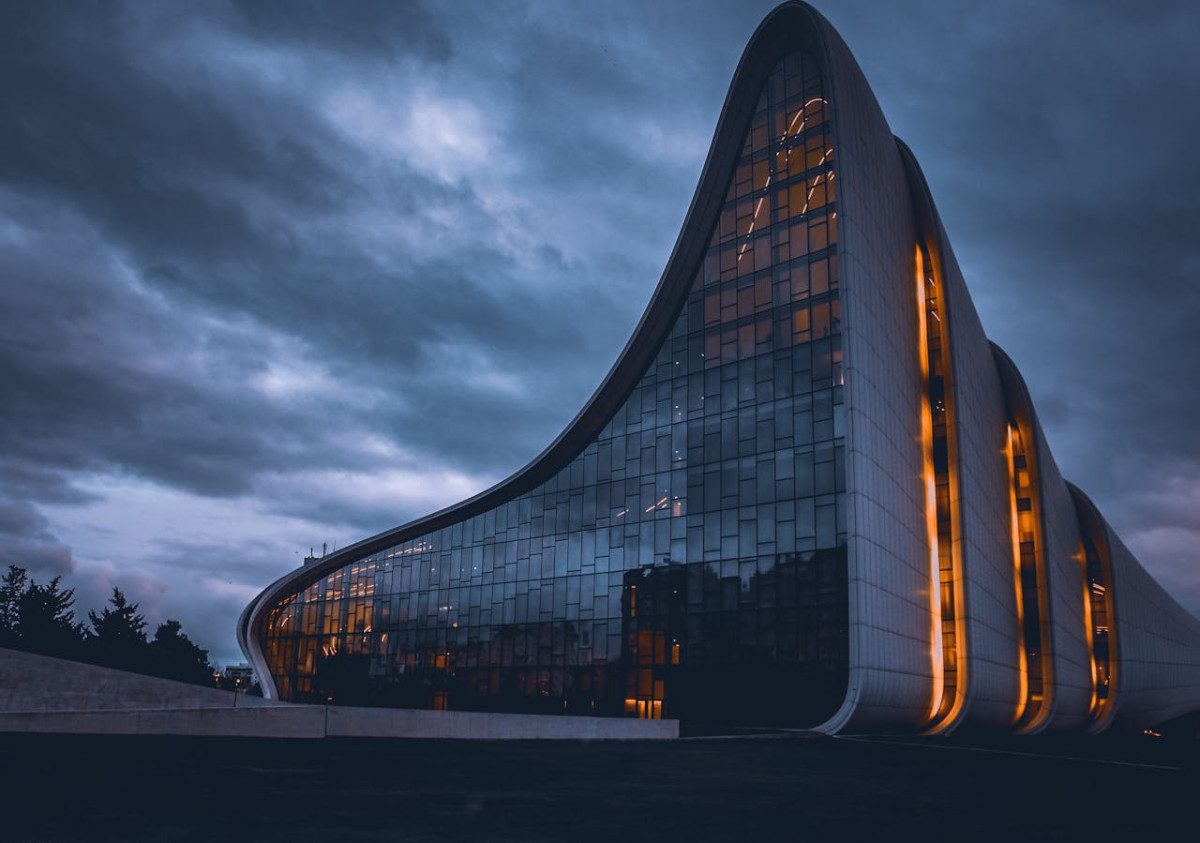 the famous heydar aliyev center in baku
