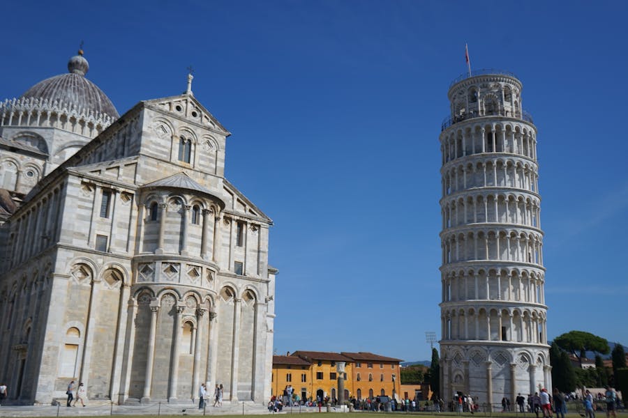 the pisa cathedral and the leaning tower of pisa 1