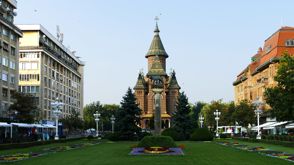 timisoara piata victoriei catedrala mitropolitana si lupoaica cu puii