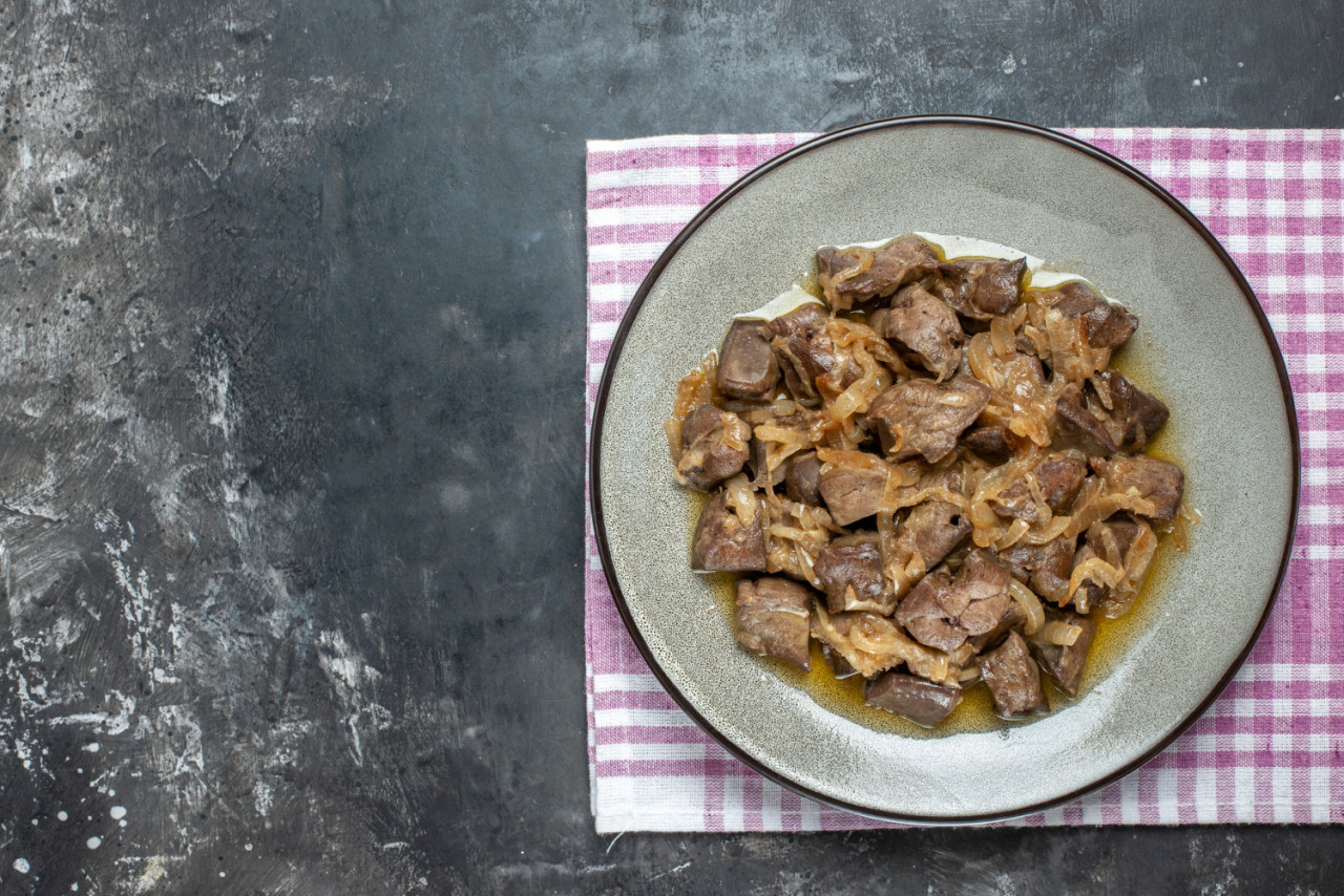 top view baked liver onion plate tablecloth