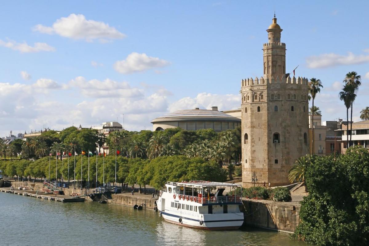 torre d oro siviglia fiume