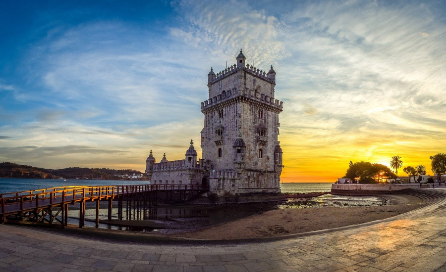 torre di belem al tramonto lisbona